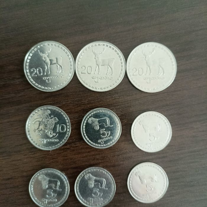 Монеты, рубли, лари