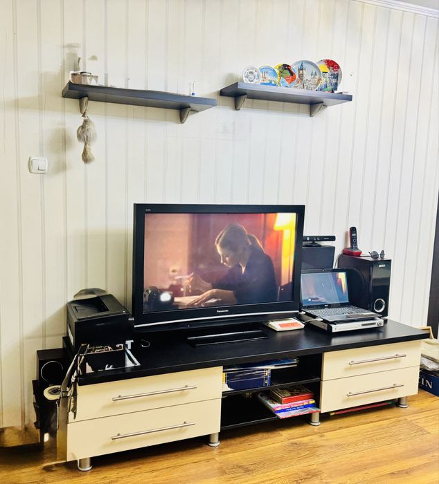 Продам Тумбу под ТВ и буфетный шкаф