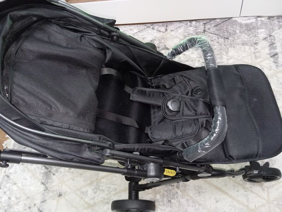 Продам новую коляску