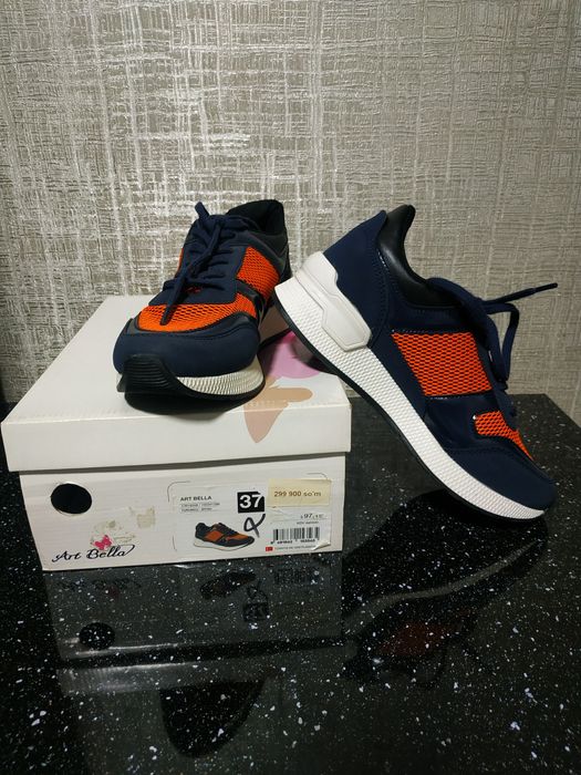 Кроссовки жен. Размер 37. Новые. Турция