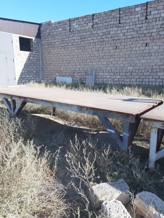 Металлический стол