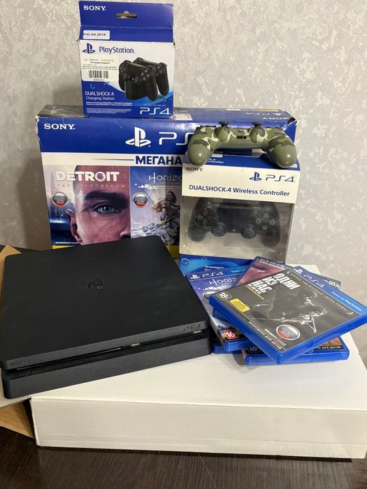 Игровая приставка  PlayStation 4
