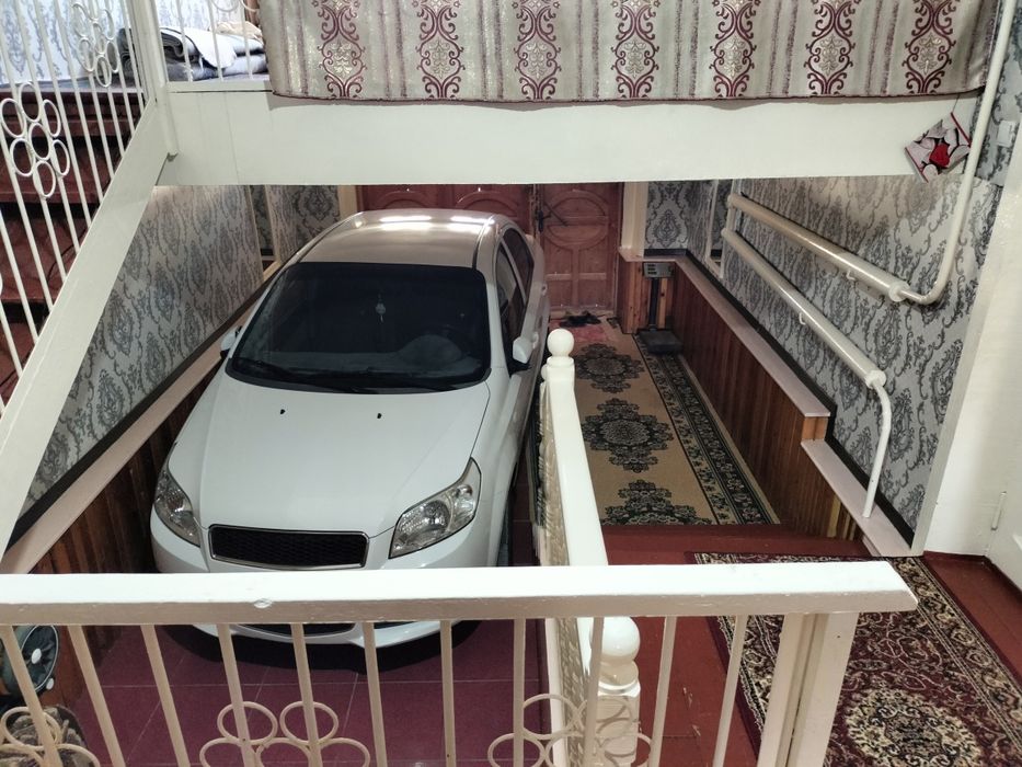 Уй сатылады, Тахияташ центрда жайласкан, базарга жакын, 4.5 сотка