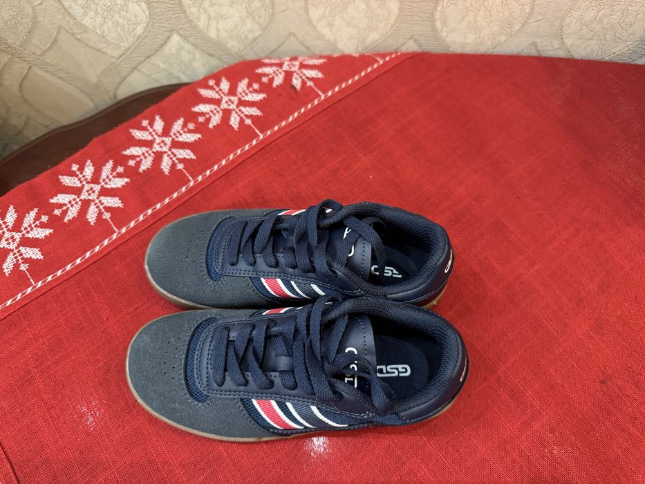 Продам кроссовки