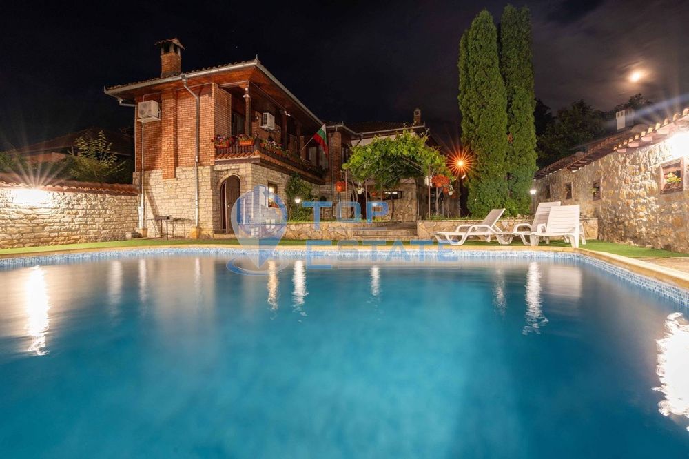 Успешно работеща къща за гости с басейн и отлична репутация в село Ми