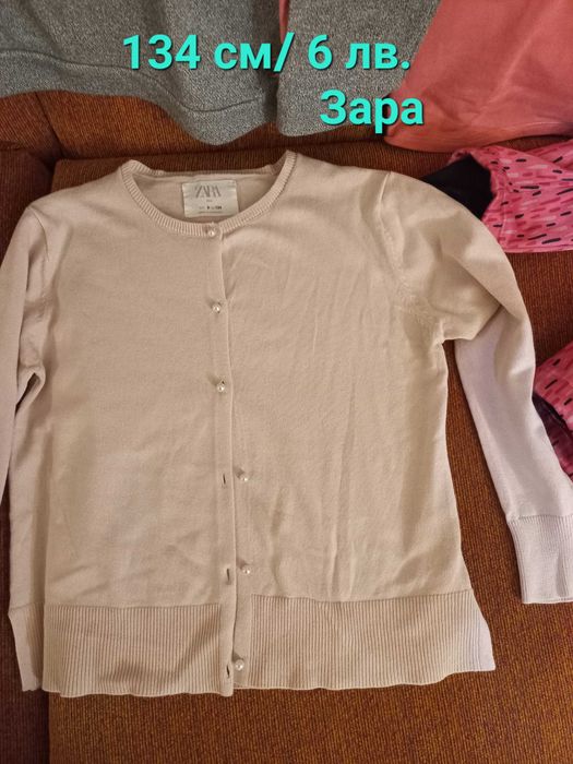 Продавам дрехи момиче