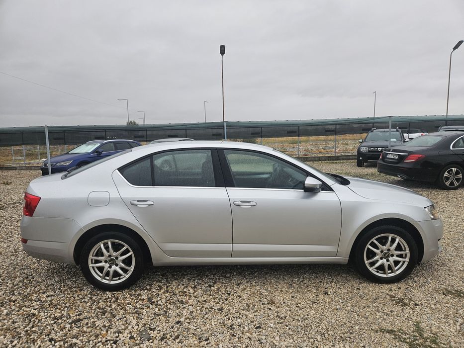 SKODA Octavia 3 Berlina ~ Euro 5 ~ 1.6 tdi 105 Cp/Sc incalz/SenzPark/Navi/Sc Incalzite/DSG