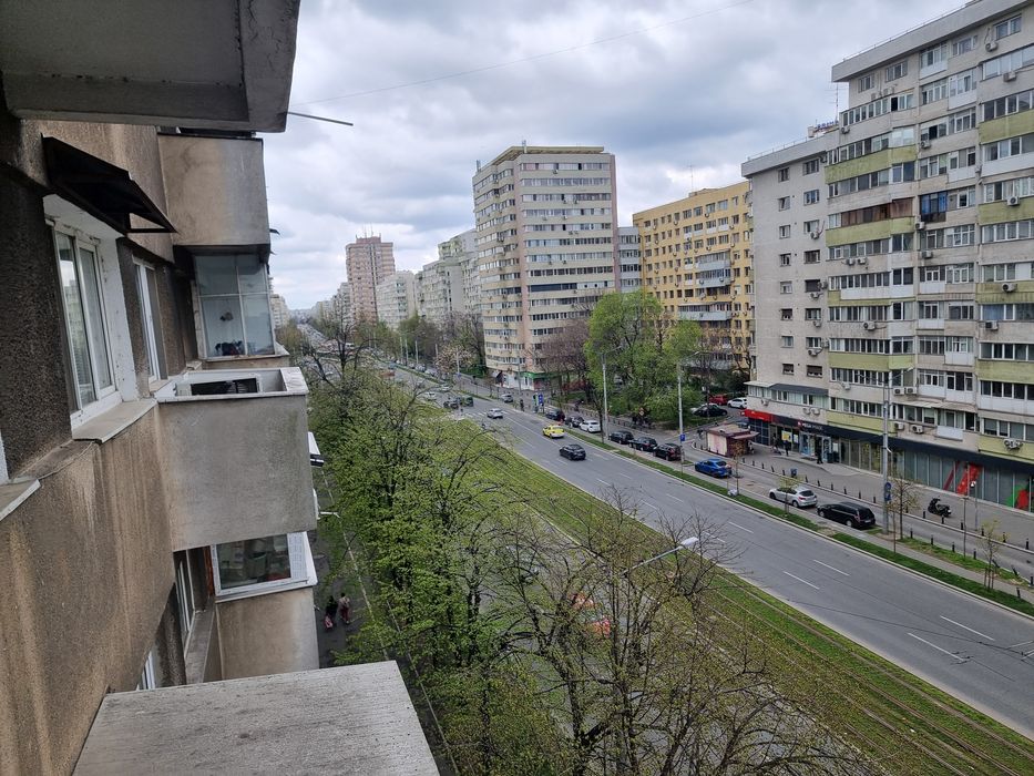 Inchiriez doua camere  Mega Mall