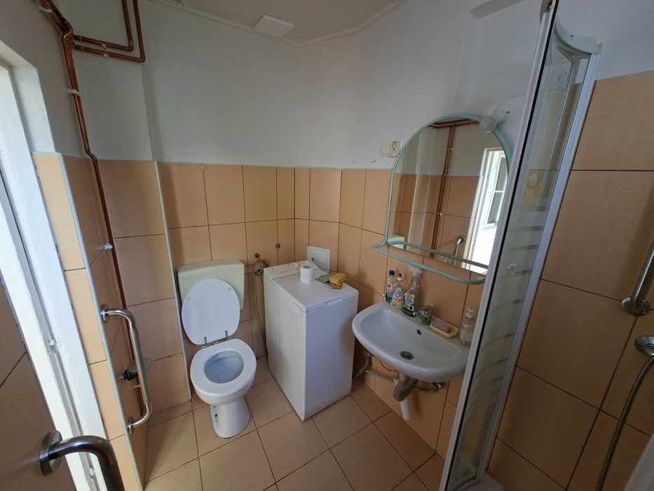 Închiriez casă cu 2 camere, curte proprie, acces auto – zona Semicentrală