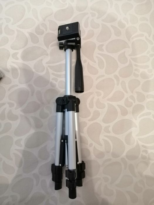 НОВ Универсален сгъваем статив за фотоапарат,камера,телефон