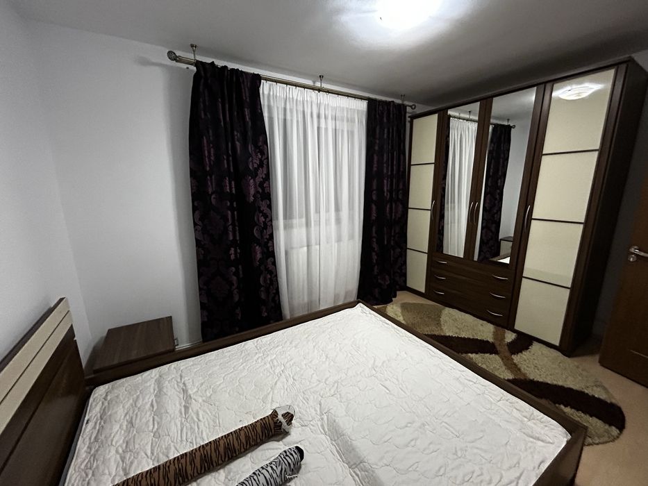 Ofer spre inchiriere apartament cu doua camere.