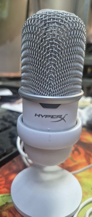 HyperX Microfon USB SoloCast - Ediție albă pentru streaming