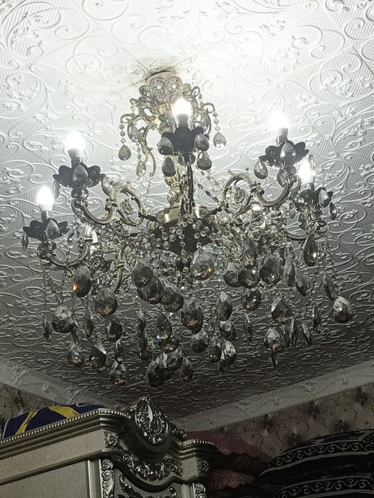 Люстра очень красивая огромная