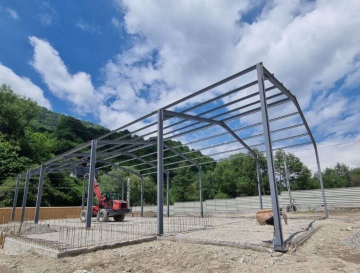 Vând hală metalică de pe stoc cu montaj facem și alte mărimi