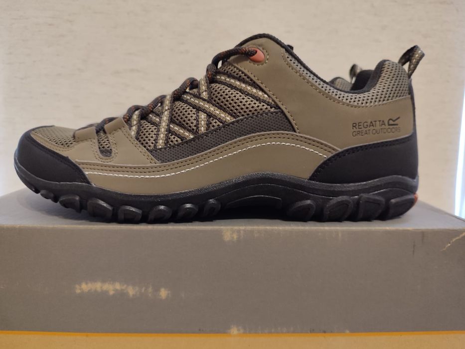 Кроссовки для прогулок