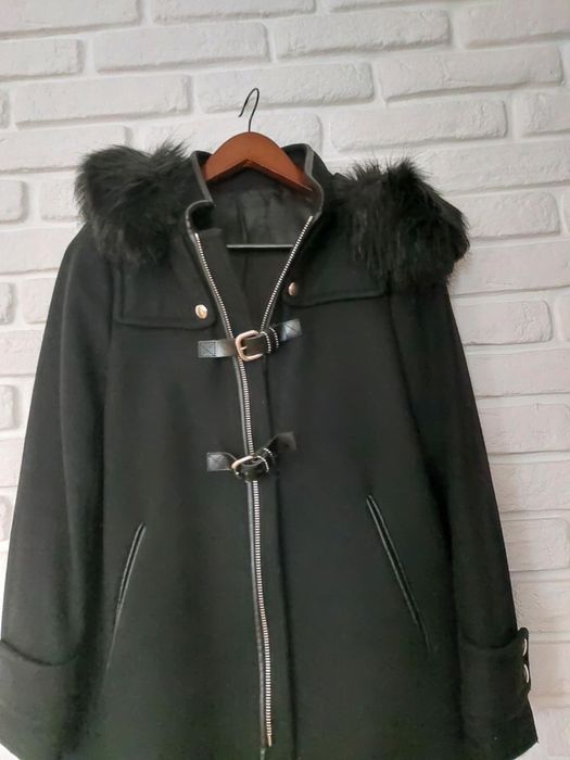 Продавам черно палто