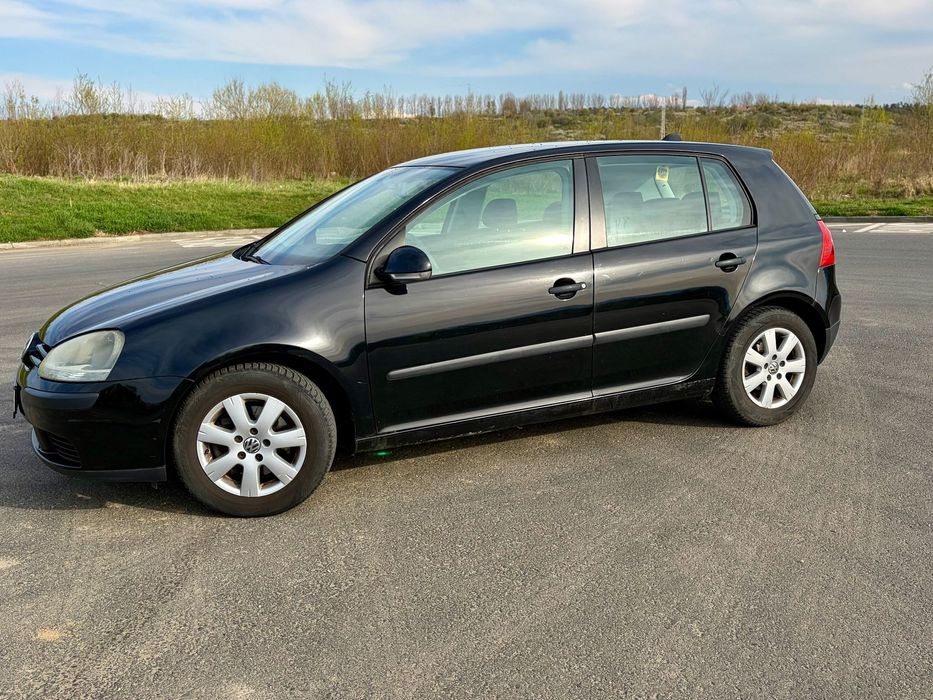 Volkswagen Golf Vând Volkswagen Golf MK5, an fabricație 2004, motorizare 1.6 FSI (benz