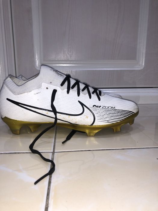 Новые футбольные бутсы Nike air zoom