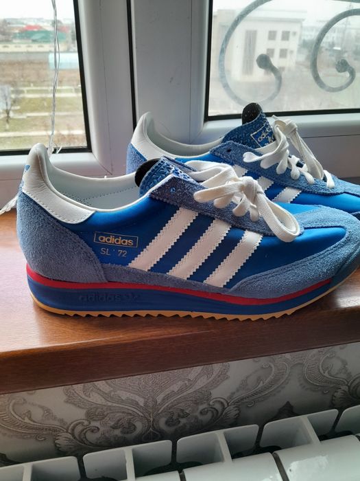 Адидас кросовки.