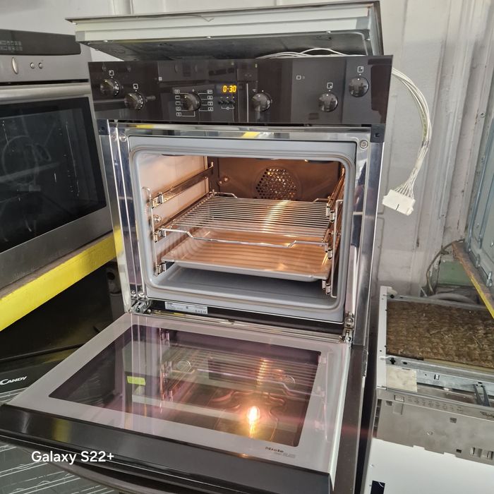 Комплект фурна и плот за вграждане MIELE H4114E