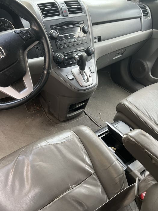 Продавам Honda CR-V