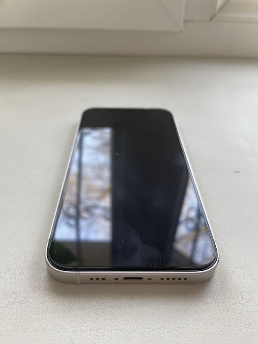 Продаю iPhone 12, 64 гб. Черный и белый