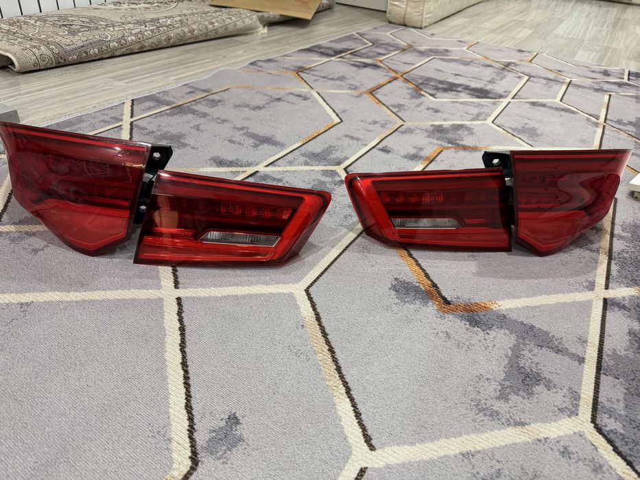 Фары в оригинале весь комплект продажа срочная!