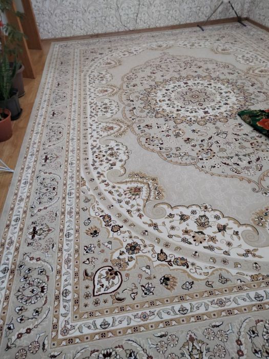 Продам отличный  ковер