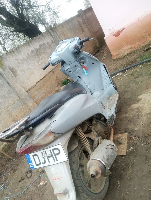 Scuter Honda motor 150 preț 1000 RON fix sau schimb cu alt scuter sau