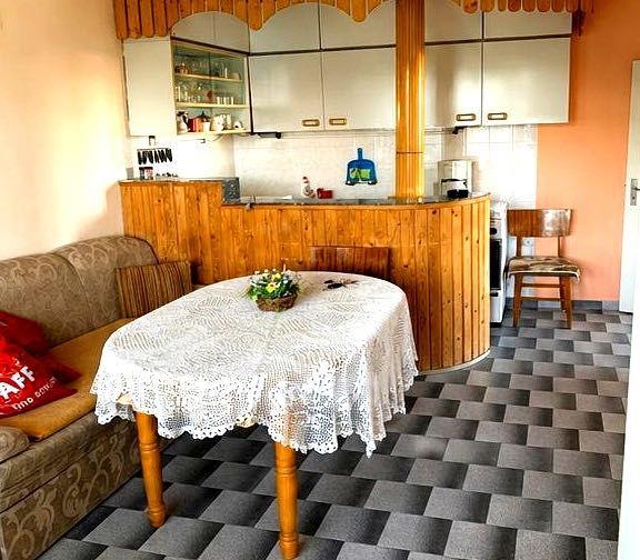 Тристаен тухлен апартамент с асансьор   готов за нанасяне В тих, спокоен и зелен квартал