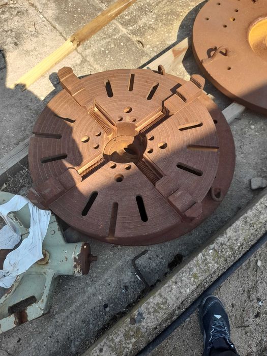 Планшайба ф800 за струг