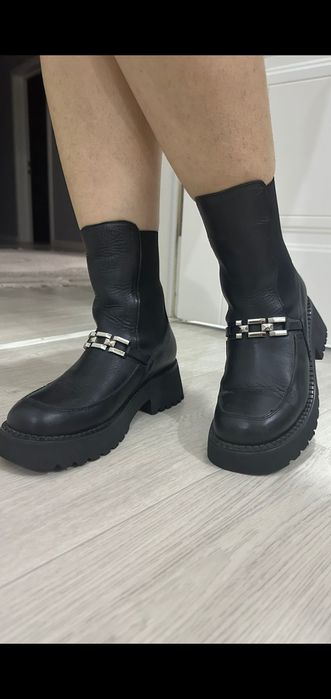 Продам зимние сапоги кожаные