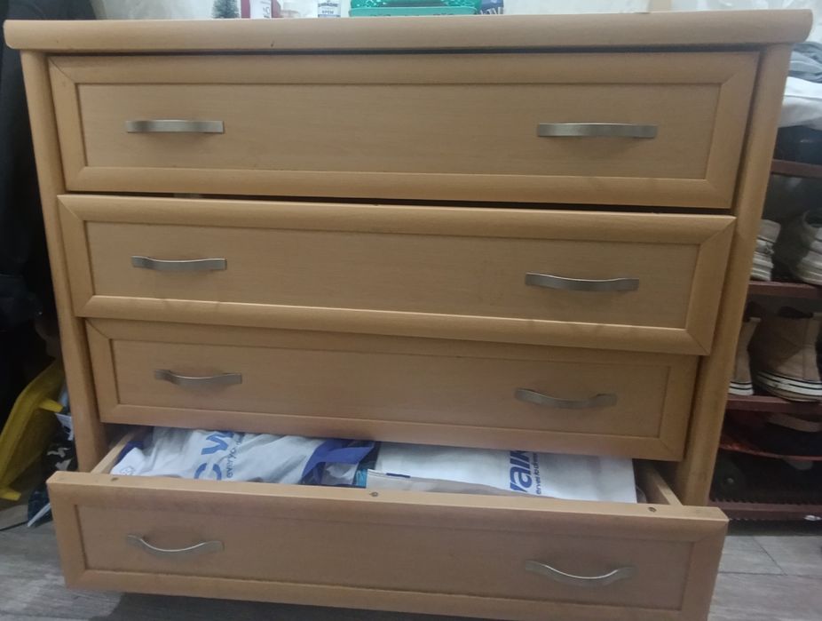 Комод б/у с четырьмя ящиками 97*88*50