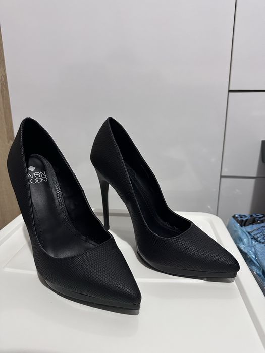 Дамски черни обувки на ток,40