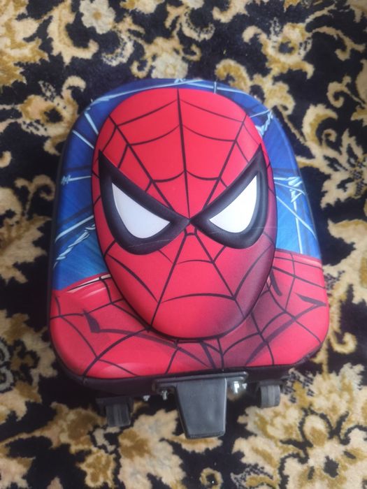 Детский чемодан человека паука