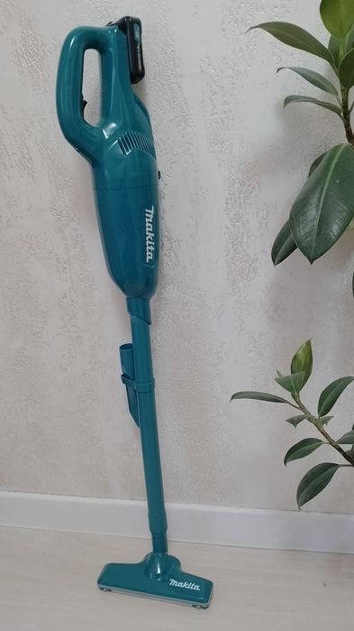 Продам пылесос Макита-12v. Адрес 12мкр