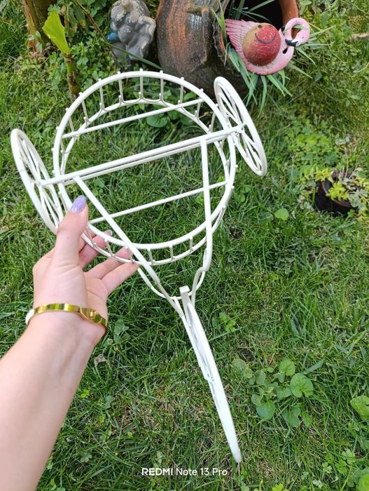 Метална поставка за кашпа