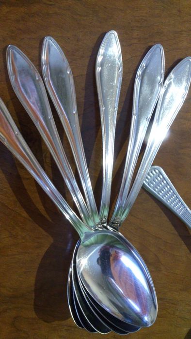 Сет: сервиз за кафе, 2комплекта лъжици,огнеупорна кана и др.