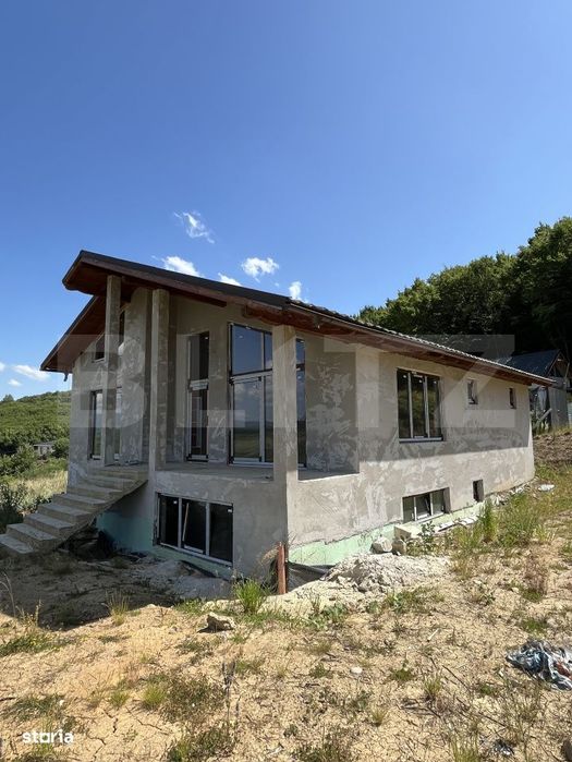 Casa cu panorama deosebita pe Dealul Jelni – 10 ari de teren, stadiu