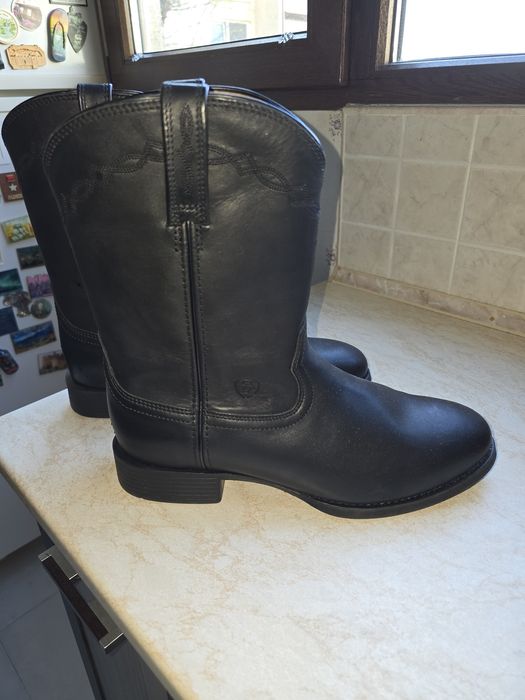 Продавам черни каубойски ботуши Ariat номер 45.5 (11.5 US)