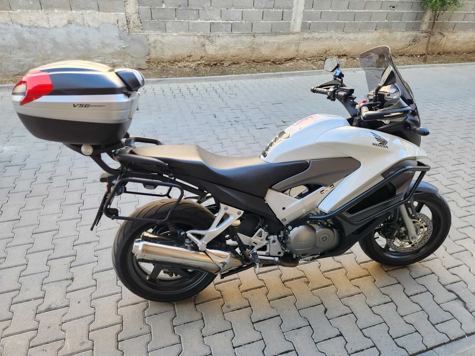 Продавам Honda Crossrunner  800куб. 2011г.