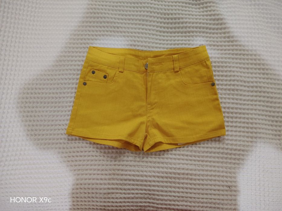 Новые женские шорты жёлтый цвет Размер S. Новые.