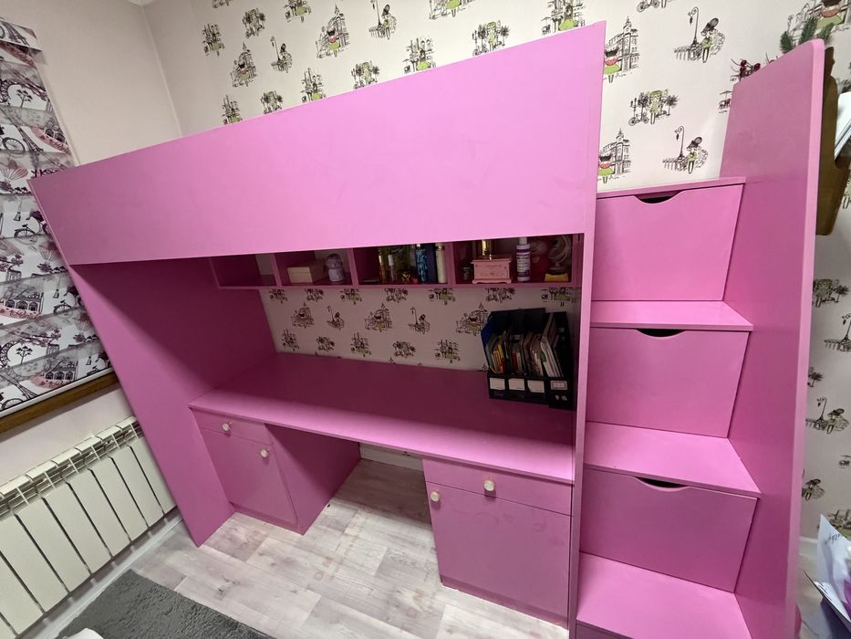 двухэтажная кровать столом