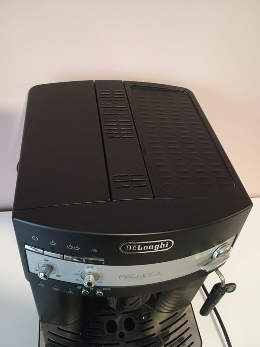 Автоматична кафемашина DeLonghi Magnifica ESAM3000.B.