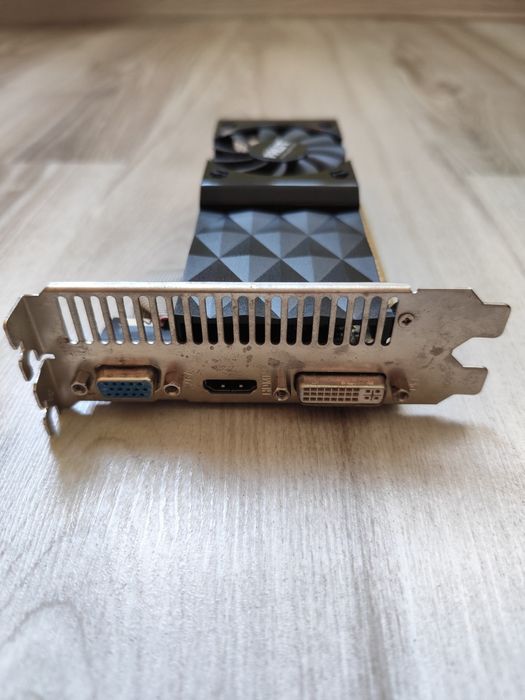 Vând placa video Palit GT 630 1GB DDR3 128Biti