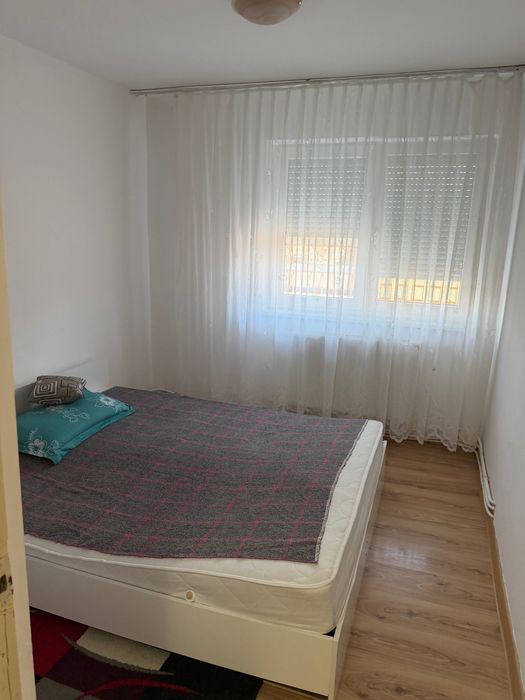 Vand apartament 2 camere etajul IV Cugir