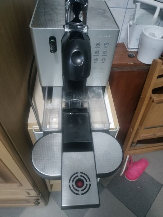 Espressor cafea DeLonghi cu capsule Nespresso