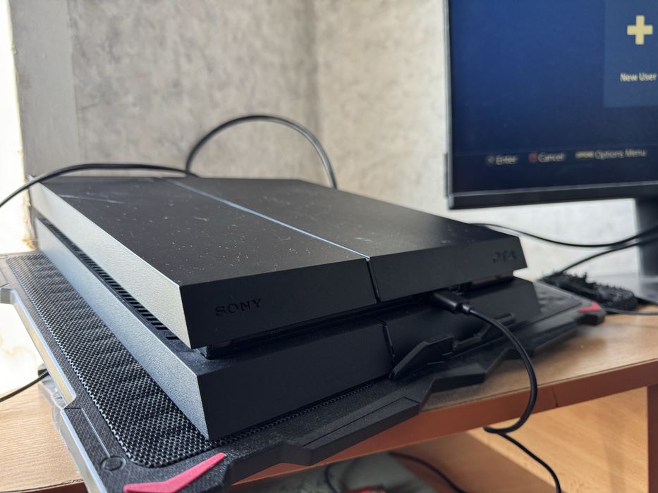 Продавам PlayStation 4 (PS4) 1TB – отлично състояние