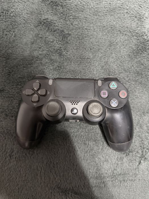 PS4 Slim + 10 jocuri + controller – stare bună