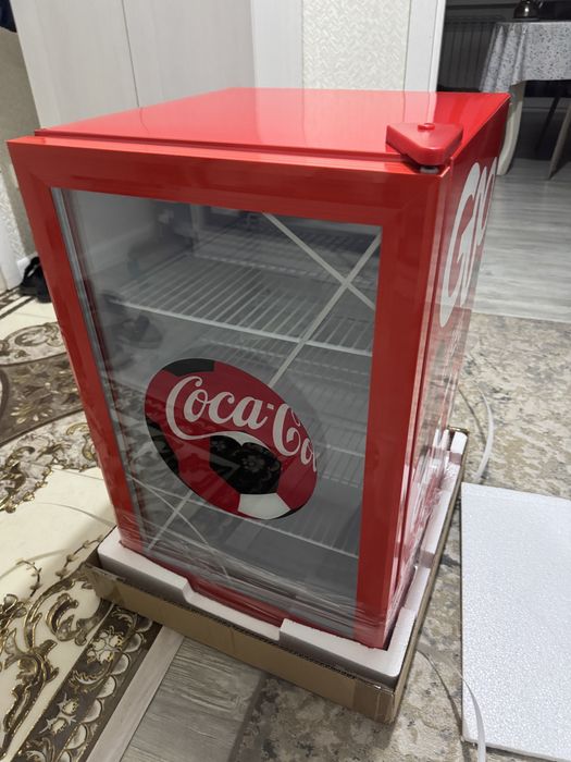 Мини-холодильник Coca-Cola SC68